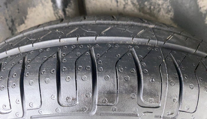 2010 Maruti Swift Dzire VXI, Petrol, Manual, 29,975 km, Right Rear Tyre Tread