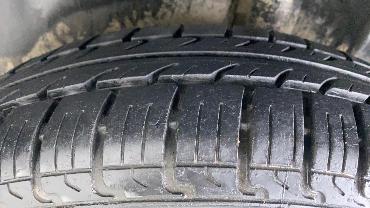 2010 Maruti Swift Dzire VXI, Petrol, Manual, 29,975 km, Left Rear Tyre Tread