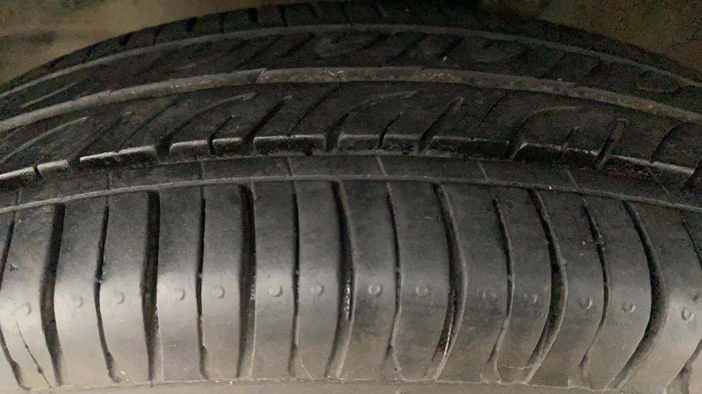 2015 Maruti Wagon R 1.0 LXI CNG, CNG, Manual, 36,501 km, Left Front Tyre Tread