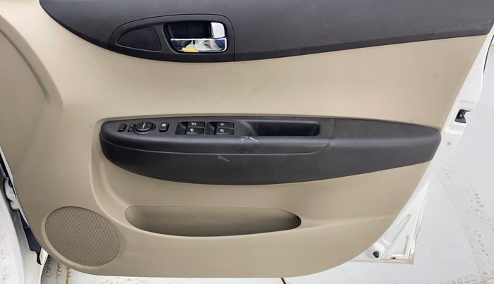 2014 Hyundai Elite i20 MAGNA 1.4 CRDI, Diesel, Manual, 80,824 km, Driver Side Door Panels Control