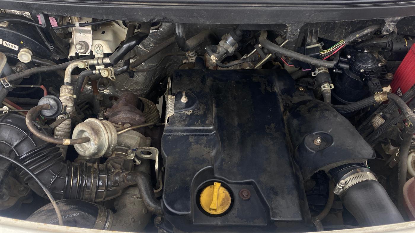 2015 Mahindra TUV300 T8, Diesel, Manual, 61,827 km, Engine View