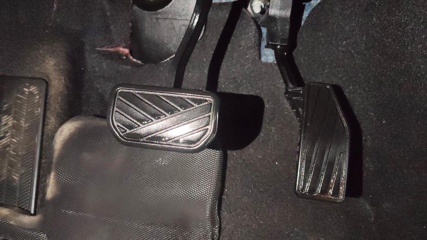 2025 Maruti FRONX DELTA PLUS 1.2L AGS, Petrol, Automatic, 5,783 km, Pedals