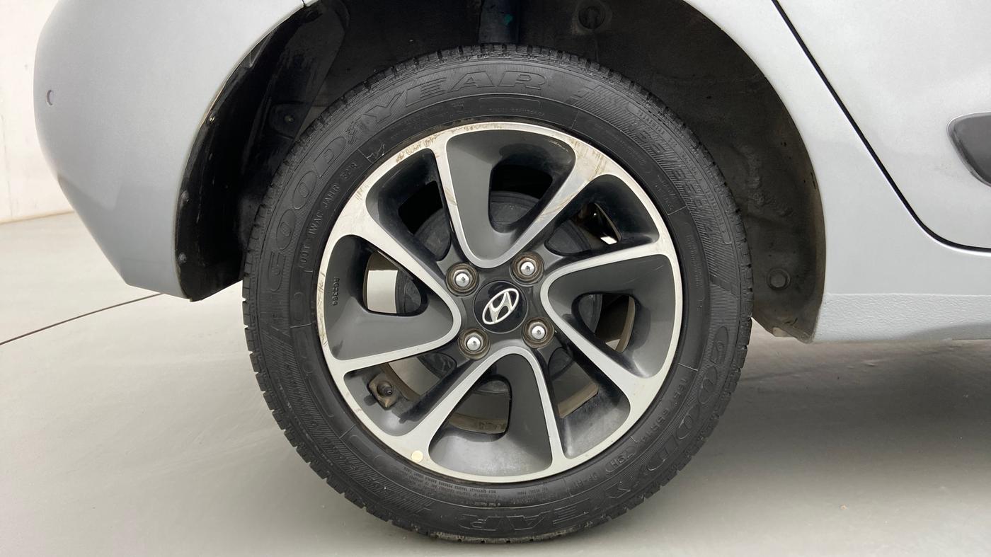 2019 Hyundai Grand i10 SPORTZ AT 1.2 KAPPA VTVT, Petrol, Automatic, 31,220 km, Right Rear Wheel