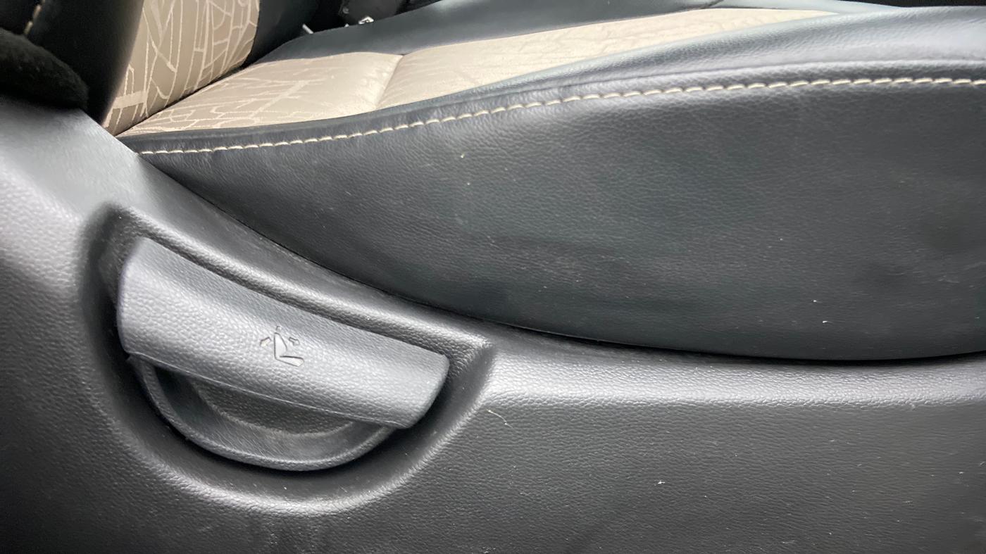 2019 Hyundai Grand i10 SPORTZ AT 1.2 KAPPA VTVT, Petrol, Automatic, 31,220 km, Driver Side Adjustment Panel