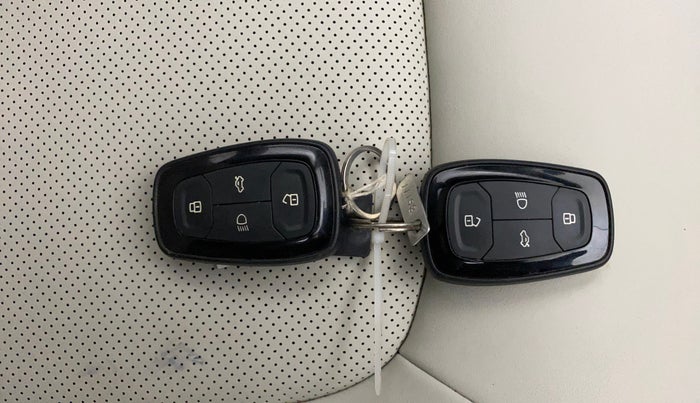 2022 Tata NEXON XZ PLUS (PREMIUM) PETROL, Petrol, Manual, 34,845 km, Key Close Up