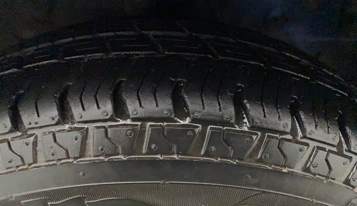 2016 Hyundai Eon ERA +, Petrol, Manual, 62,445 km, Right Front Tyre Tread