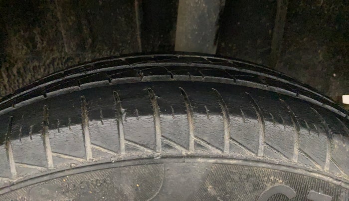 2021 Renault TRIBER RXT, Petrol, Manual, 42,127 km, Left Rear Tyre Tread