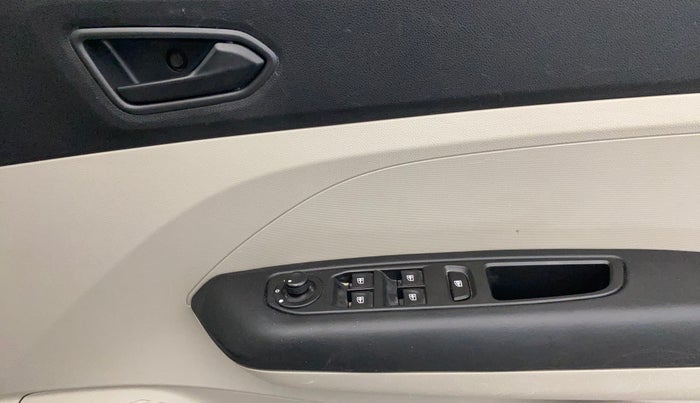 2021 Renault TRIBER RXT, Petrol, Manual, 42,127 km, Driver Side Door Panels Control