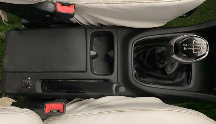 2021 Renault TRIBER RXT, Petrol, Manual, 42,127 km, Gear Lever