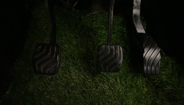 2021 Renault TRIBER RXT, Petrol, Manual, 42,127 km, Pedals