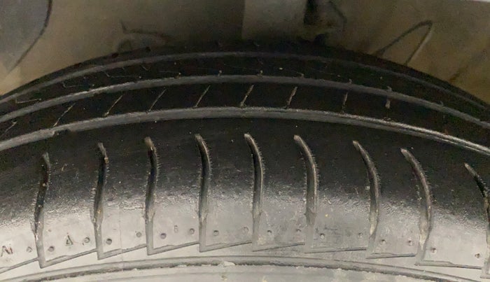 2020 Hyundai GRAND I10 NIOS SPORTZ AMT 1.2 KAPPA VTVT, Petrol, Automatic, 22,493 km, Left Front Tyre Tread