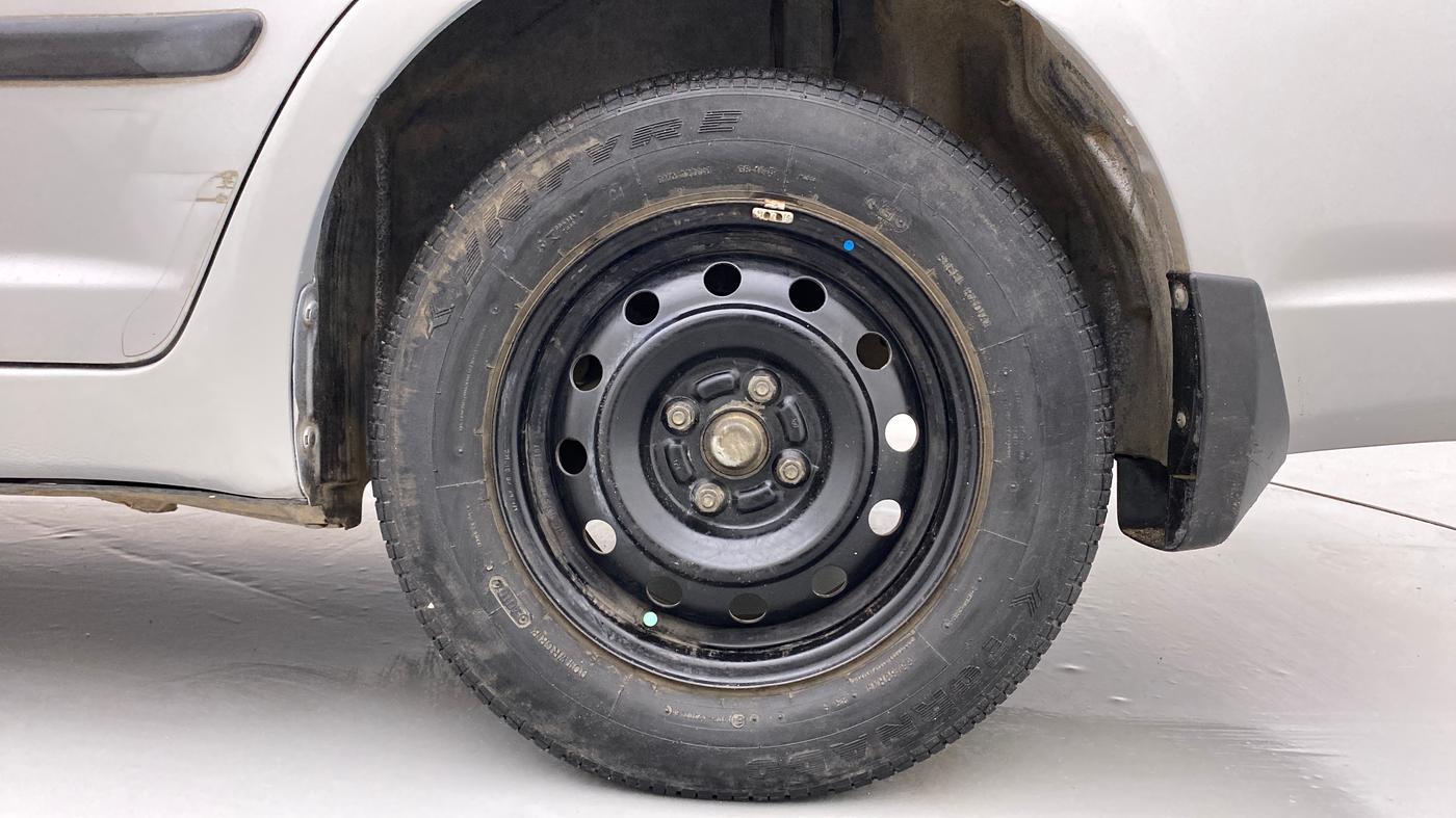 2010 Maruti Swift Dzire VXI, Petrol, Manual, 77,507 km, Left Rear Wheel