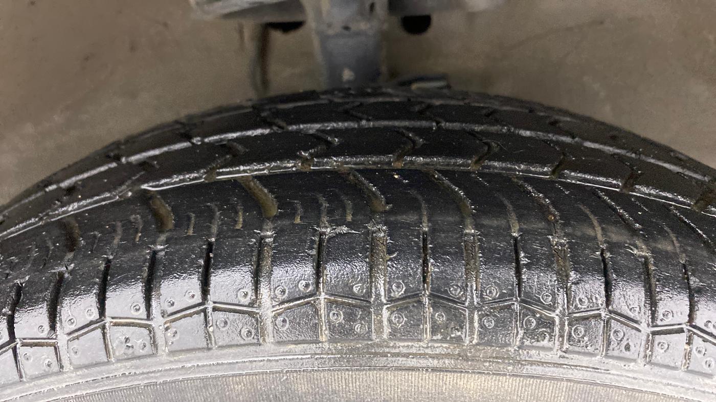 2010 Maruti Swift Dzire VXI, Petrol, Manual, 77,507 km, Right Front Tyre Tread