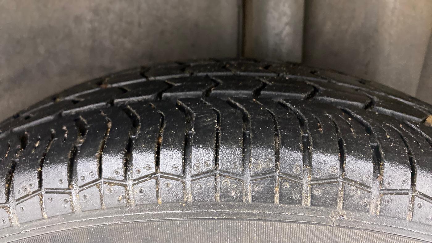 2010 Maruti Swift Dzire VXI, Petrol, Manual, 77,507 km, Left Rear Tyre Tread