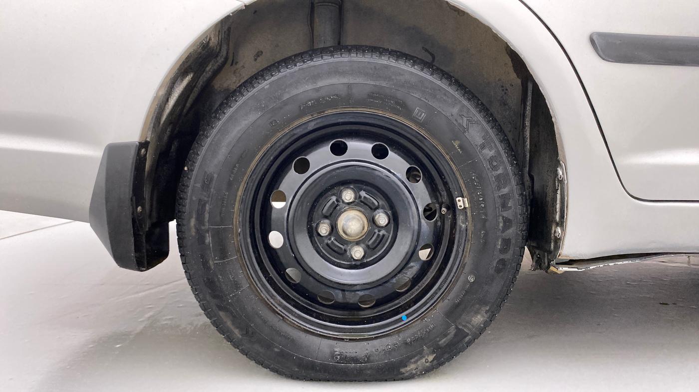 2010 Maruti Swift Dzire VXI, Petrol, Manual, 77,507 km, Right Rear Wheel