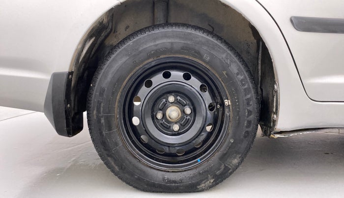 2010 Maruti Swift Dzire VXI, Petrol, Manual, 77,507 km, Right Rear Wheel