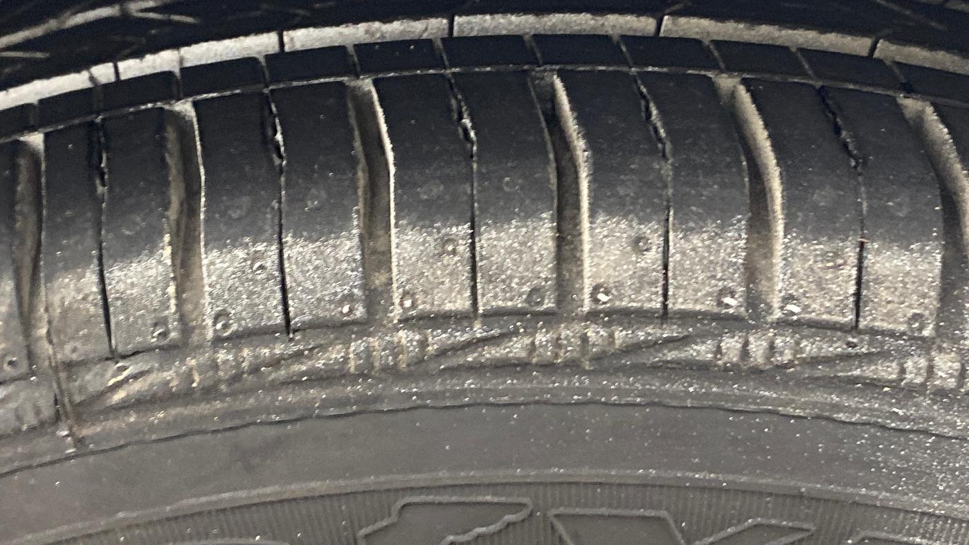 2015 Honda Amaze 1.2L I-VTEC VX, Petrol, Manual, 66,452 km, Right Front Tyre Tread