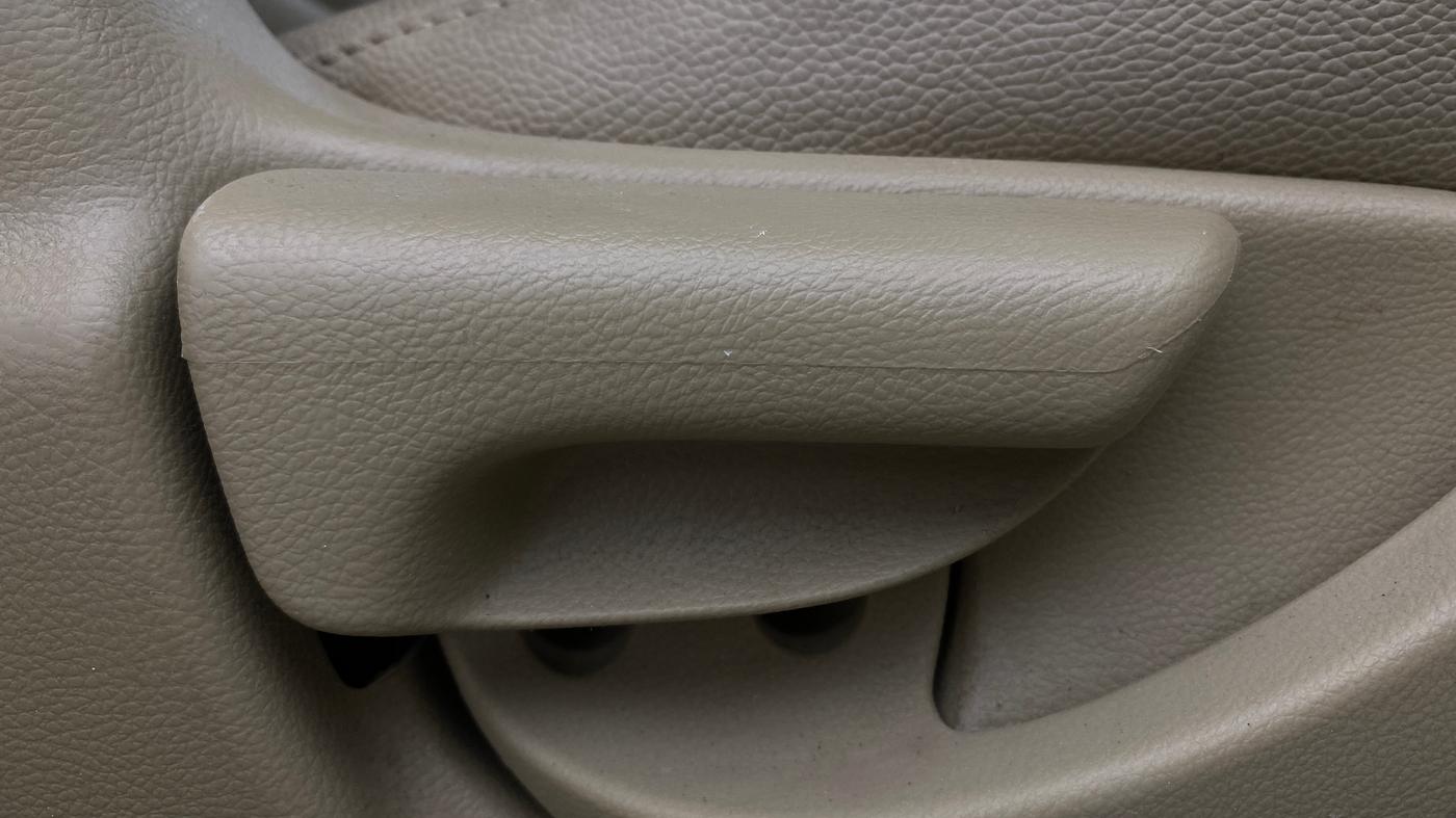 2015 Honda Amaze 1.2L I-VTEC VX, Petrol, Manual, 66,452 km, Driver Side Adjustment Panel