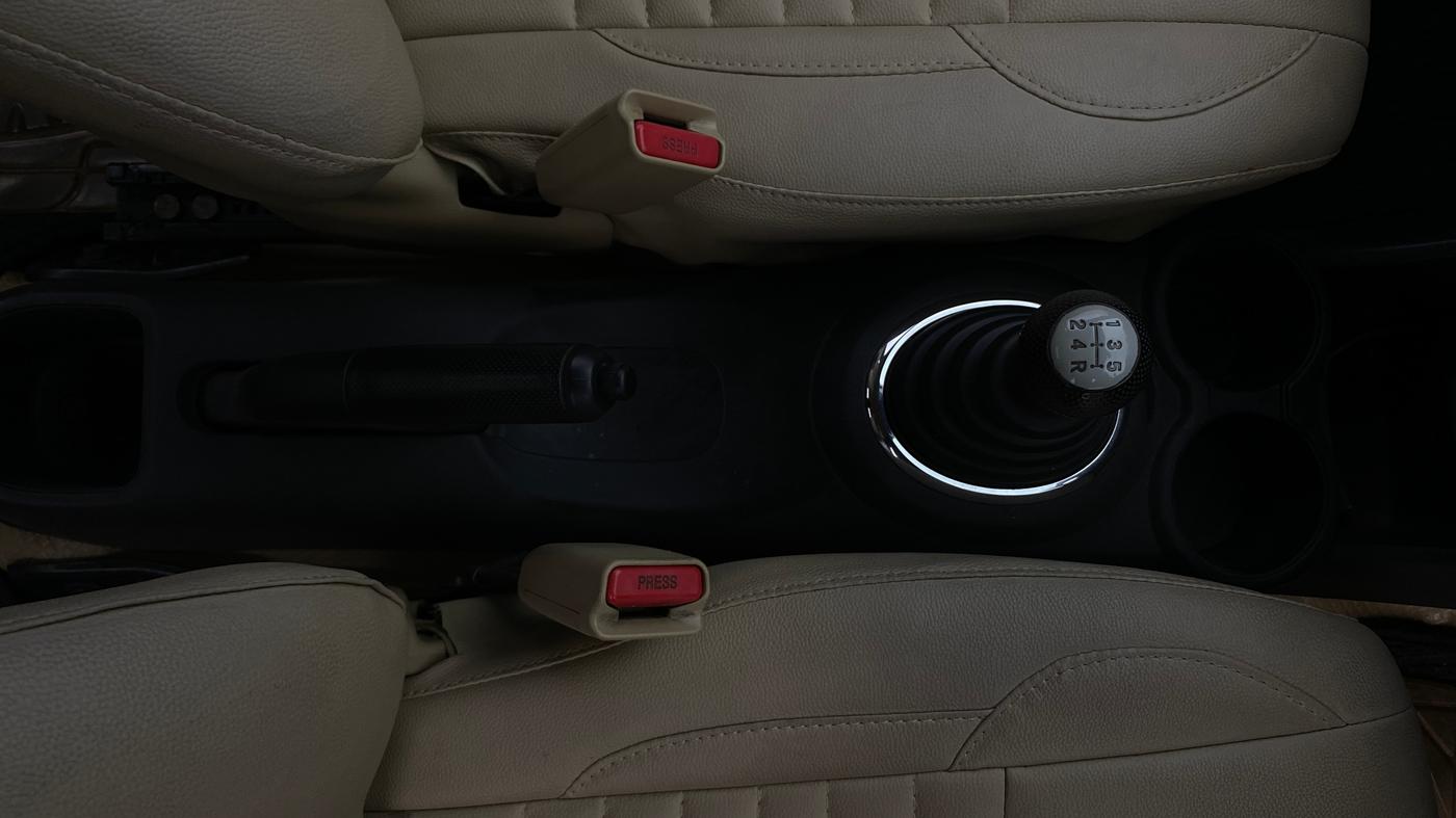 2015 Honda Amaze 1.2L I-VTEC VX, Petrol, Manual, 66,452 km, Gear Lever