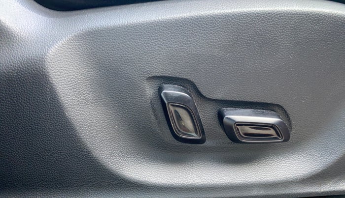 2022 MG ASTOR SHARP EX 1.5 MT, Petrol, Manual, 24,790 km, Driver Side Adjustment Panel