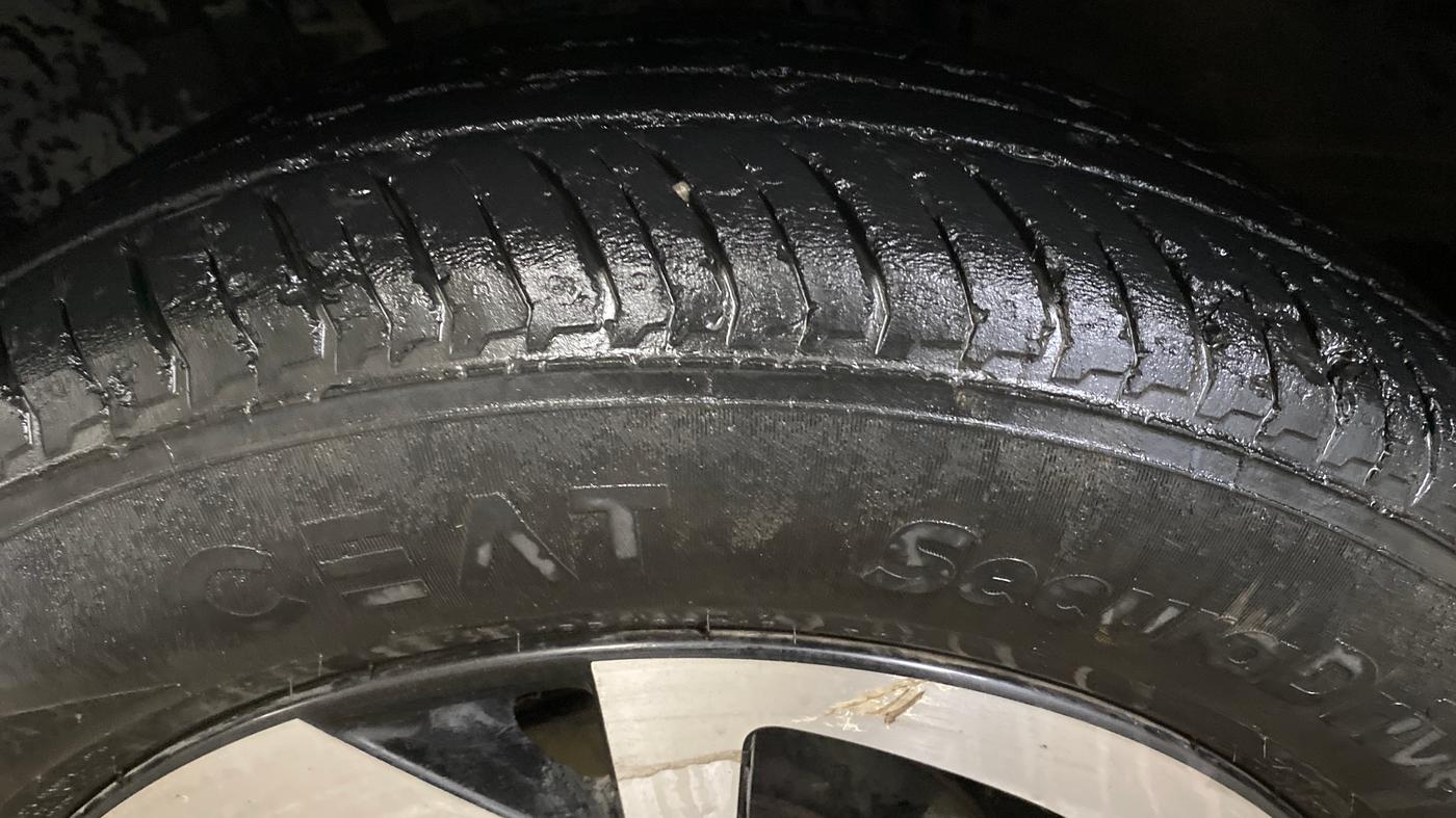 2023 Nissan MAGNITE XV MT, Petrol, Manual, 21,132 km, Left Front Tyre Tread