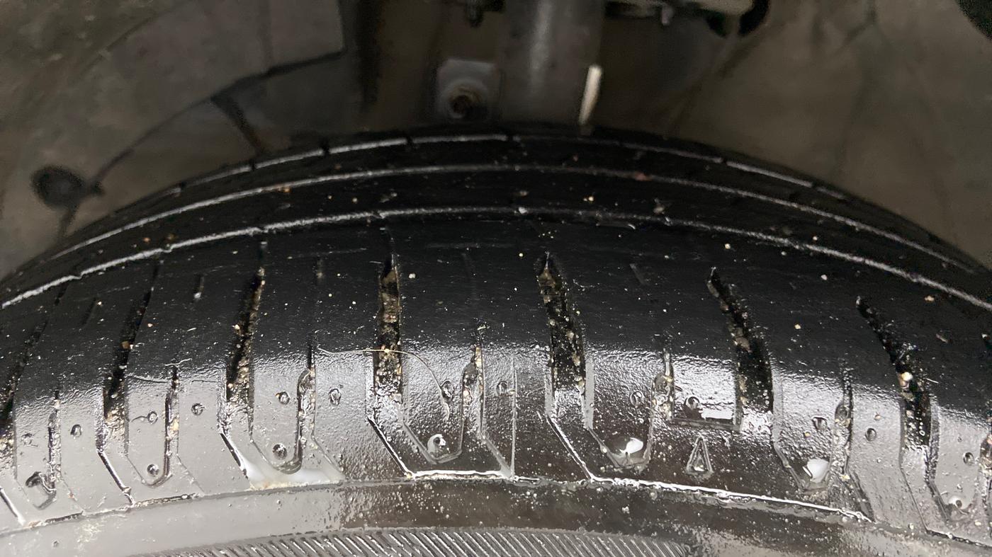 2019 Toyota Glanza V, Petrol, Manual, 90,148 km, Left Front Tyre Tread