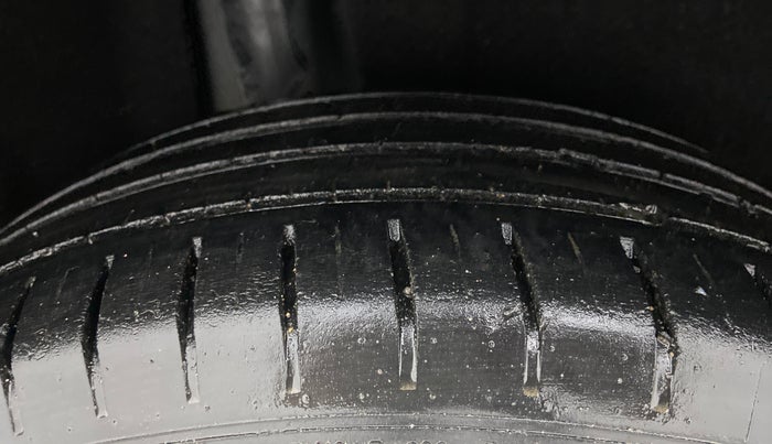2019 Toyota Glanza V, Petrol, Manual, 90,148 km, Right Rear Tyre Tread