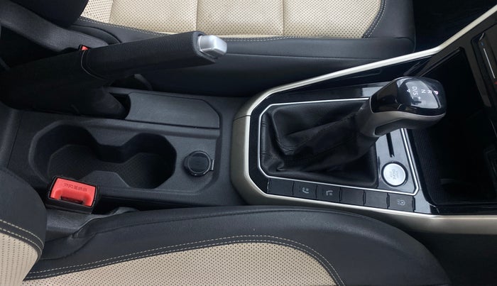 2023 Volkswagen VIRTUS TOPLINE TSI 1.0 AT, Petrol, Automatic, 79,620 km, Gear Lever