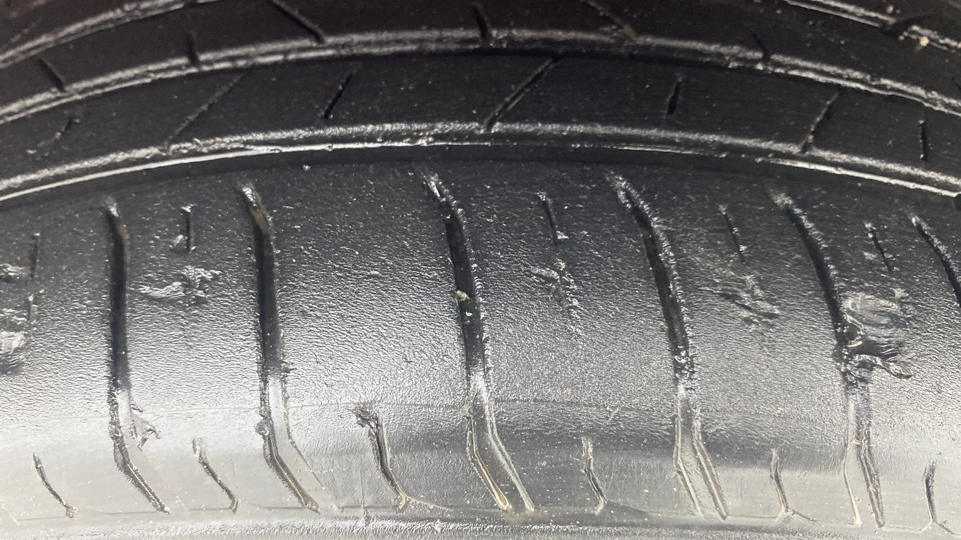 2023 Volkswagen VIRTUS TOPLINE TSI 1.0 AT, Petrol, Automatic, 79,620 km, Right Front Tyre Tread