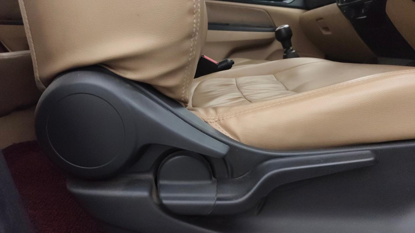 2019 Honda Amaze 1.2L I-VTEC S, Petrol, Manual, 89,742 km, Driver Side Adjustment Panel