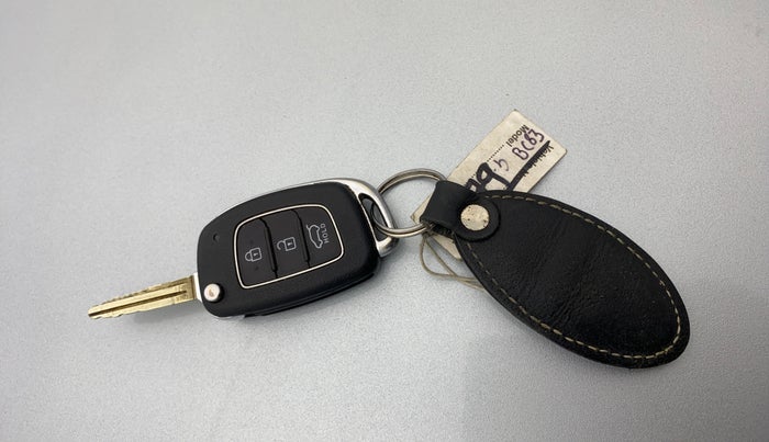 2020 Hyundai VENUE SX 1.0 TURBO, Petrol, Manual, 63,551 km, Key Close Up