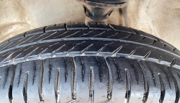 2016 Maruti Alto 800 LXI, Petrol, Manual, 28,851 km, Left Front Tyre Tread