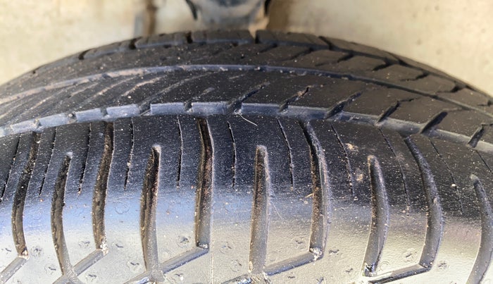 2016 Maruti Alto 800 LXI, Petrol, Manual, 28,851 km, Right Front Tyre Tread