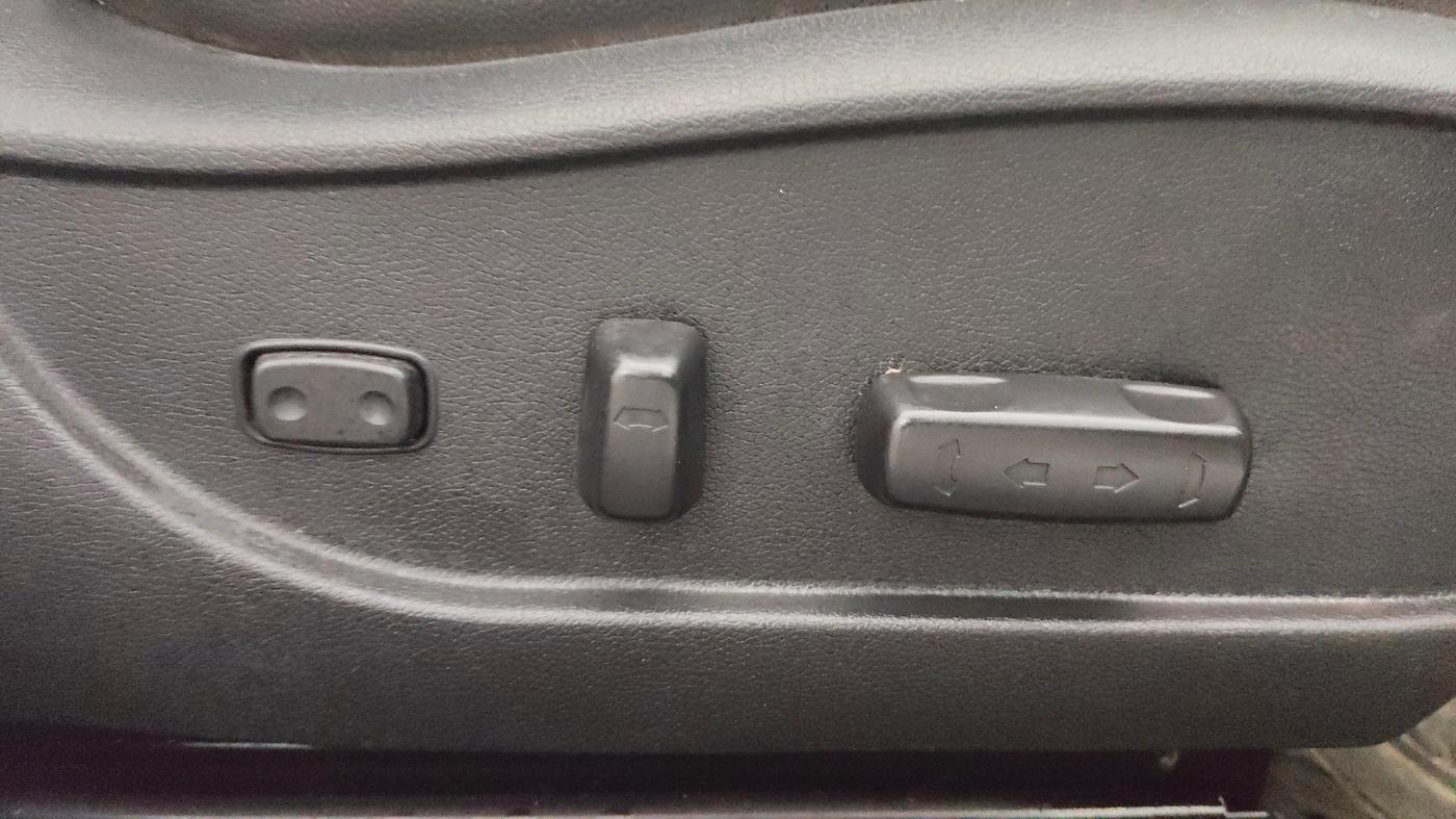 2016 Hyundai New Elantra 2.0 SX MT PETROL, Petrol, Manual, 56,480 km, Driver Side Adjustment Panel