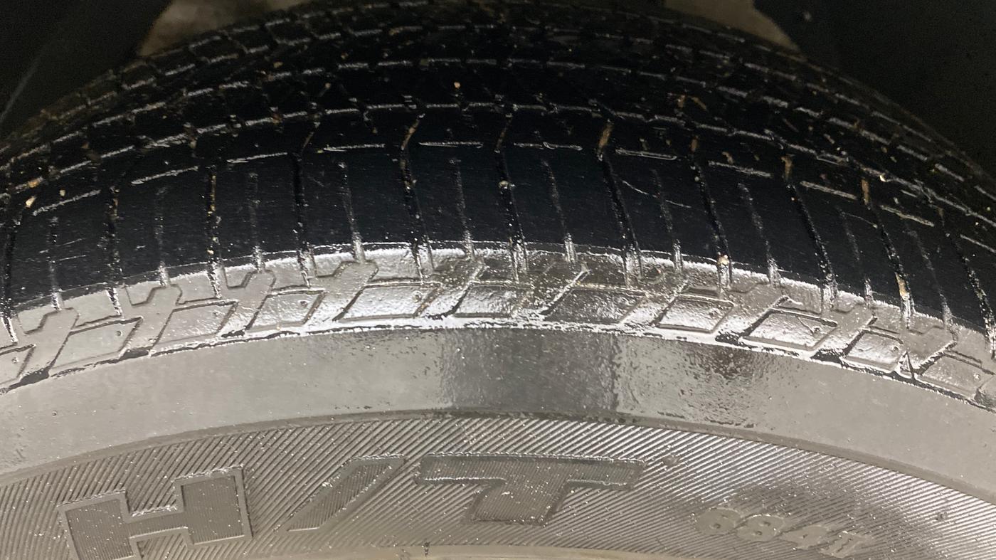 2019 Mahindra XUV500 W7, Diesel, Manual, 1,40,404 km, Left Front Tyre Tread