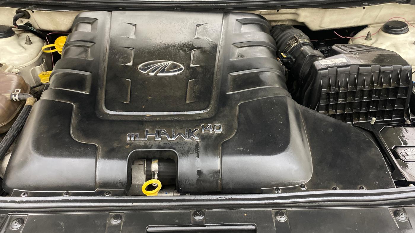 2019 Mahindra XUV500 W7, Diesel, Manual, 1,40,404 km, Engine View
