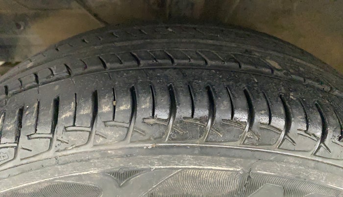 2017 Maruti Baleno DELTA PETROL 1.2, Petrol, Manual, 17,783 km, Left Front Tyre Tread