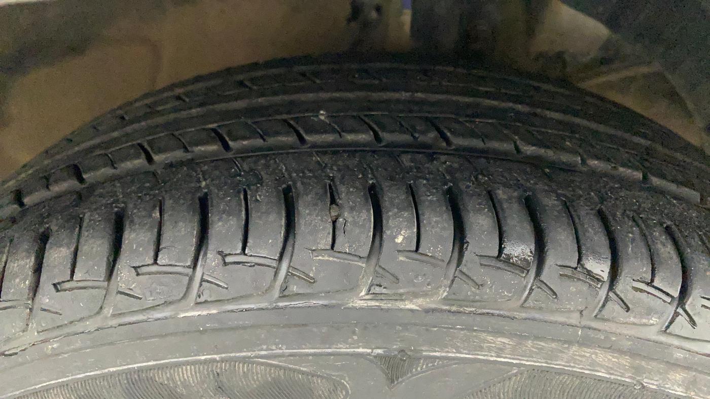 2017 Maruti Baleno DELTA PETROL 1.2, Petrol, Manual, 17,783 km, Right Front Tyre Tread
