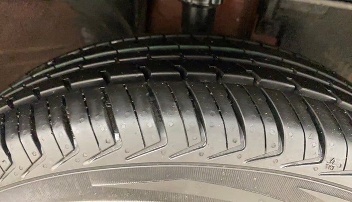 2016 Renault Kwid RXT 0.8, Petrol, Manual, 96,223 km, Right Front Tyre Tread