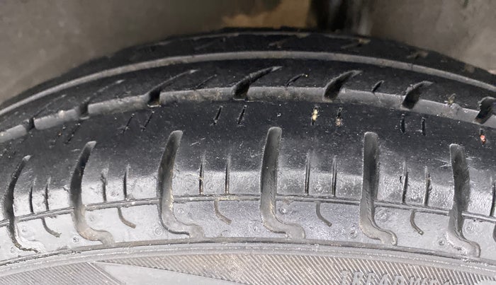 2016 Renault Kwid RXT, Petrol, Manual, 37,451 km, Left Rear Tyre Tread