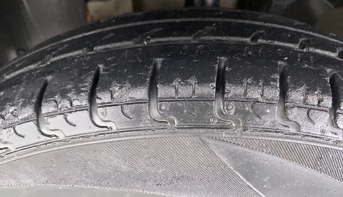 2016 Renault Kwid RXT, Petrol, Manual, 37,451 km, Left Front Tyre Tread