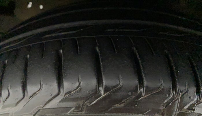 2017 Toyota Innova Crysta 2.8 GX AT 8 STR, Diesel, Automatic, 70,594 km, Right Front Tyre Tread