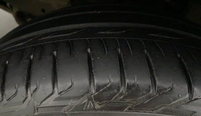2017 Toyota Innova Crysta 2.8 GX AT 8 STR, Diesel, Automatic, 70,594 km, Left Front Tyre Tread