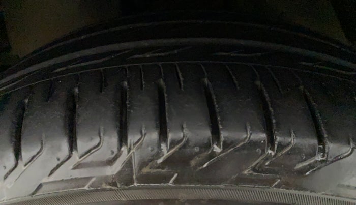 2017 Toyota Innova Crysta 2.8 GX AT 8 STR, Diesel, Automatic, 70,594 km, Left Rear Tyre Tread