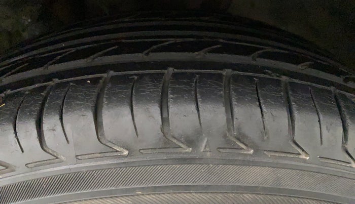 2015 Hyundai Creta SX PLUS 1.6 PETROL, Petrol, Manual, 45,522 km, Left Front Tyre Tread