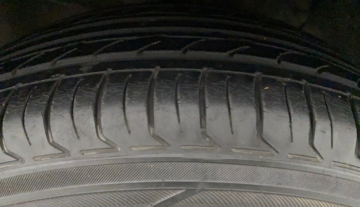 2015 Hyundai Creta SX PLUS 1.6 PETROL, Petrol, Manual, 45,522 km, Right Front Tyre Tread