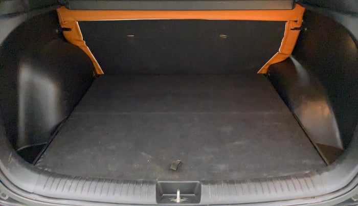 2015 Hyundai Creta SX PLUS 1.6 PETROL, Petrol, Manual, 45,522 km, Boot Inside