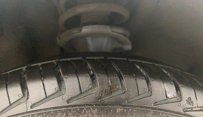 2013 Hyundai i10 SPORTZ 1.2, Petrol, Manual, 63,178 km, Right Front Tyre Tread