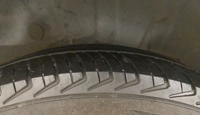 2013 Hyundai i10 SPORTZ 1.2, Petrol, Manual, 63,178 km, Right Rear Tyre Tread