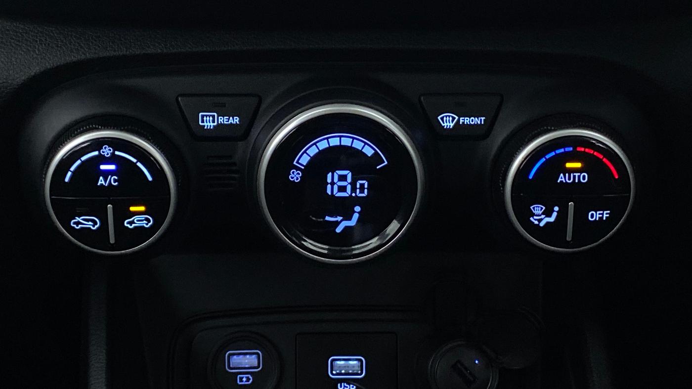 2019 Hyundai VENUE 1.0L Turbo GDI SX(O) MT, Petrol, Manual, 12,815 km, Automatic Climate Control
